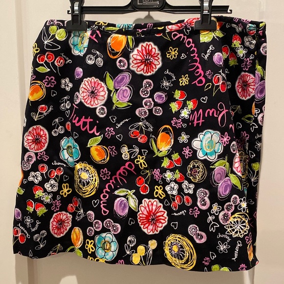 Briggs New York Dresses & Skirts - Briggs New York Vintage Skort.  Black w/Fruit and Flowers.  Shorts Built-in